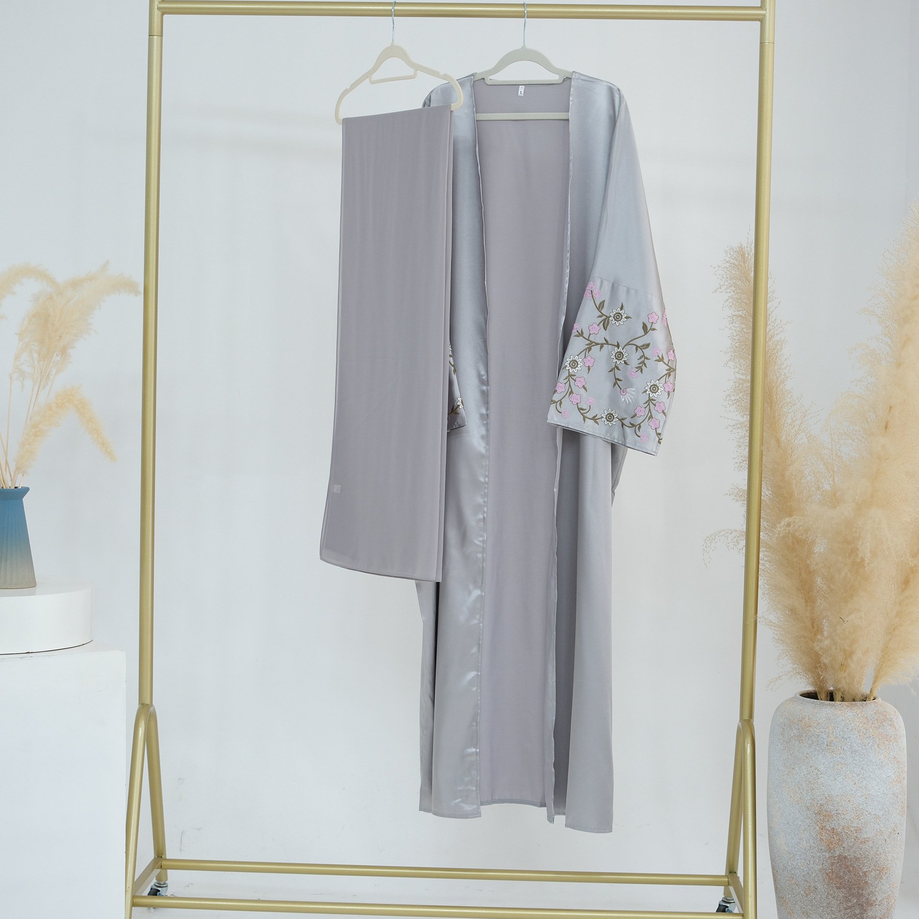 New Luxury Muslim Embroidery Floral Abaya Dress With Hijab Attached Matches Fashion Hijab Dress With Matching Scarf