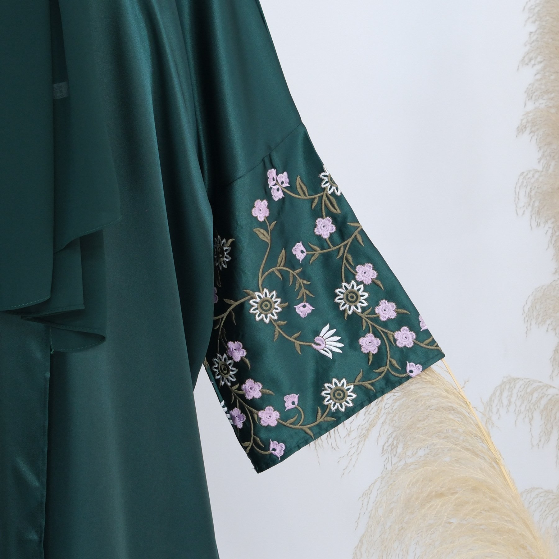 New Luxury Muslim Embroidery Floral Abaya Dress With Hijab Attached Matches Fashion Hijab Dress With Matching Scarf