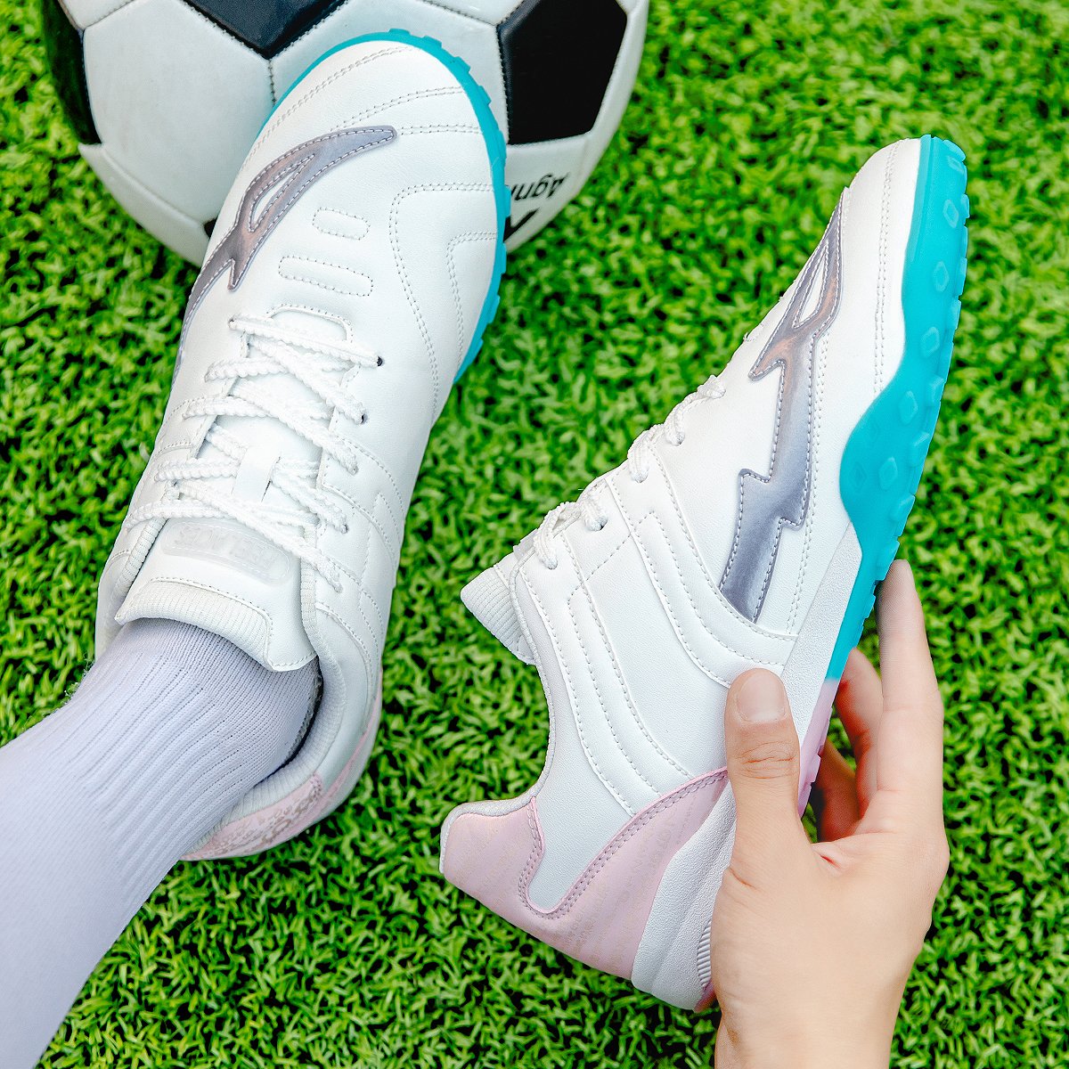 New Listing Comfortable Unmatched Soccer Shoes for Summer Anti-Slip Traction & Durable for Competitive Matches Intense Training