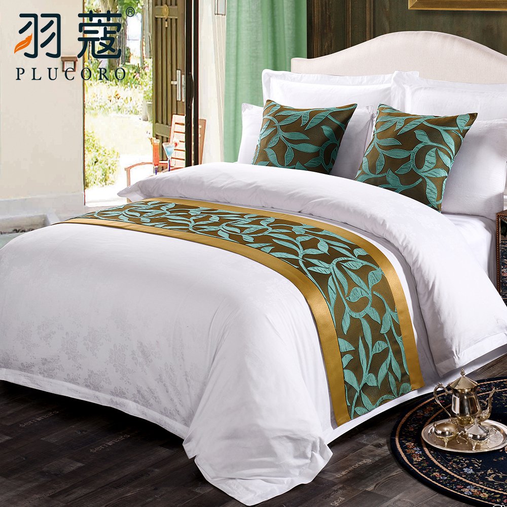 Customized Size Design Hotel Quilted Queen Size Bed Runners For Hotel Match Cushion