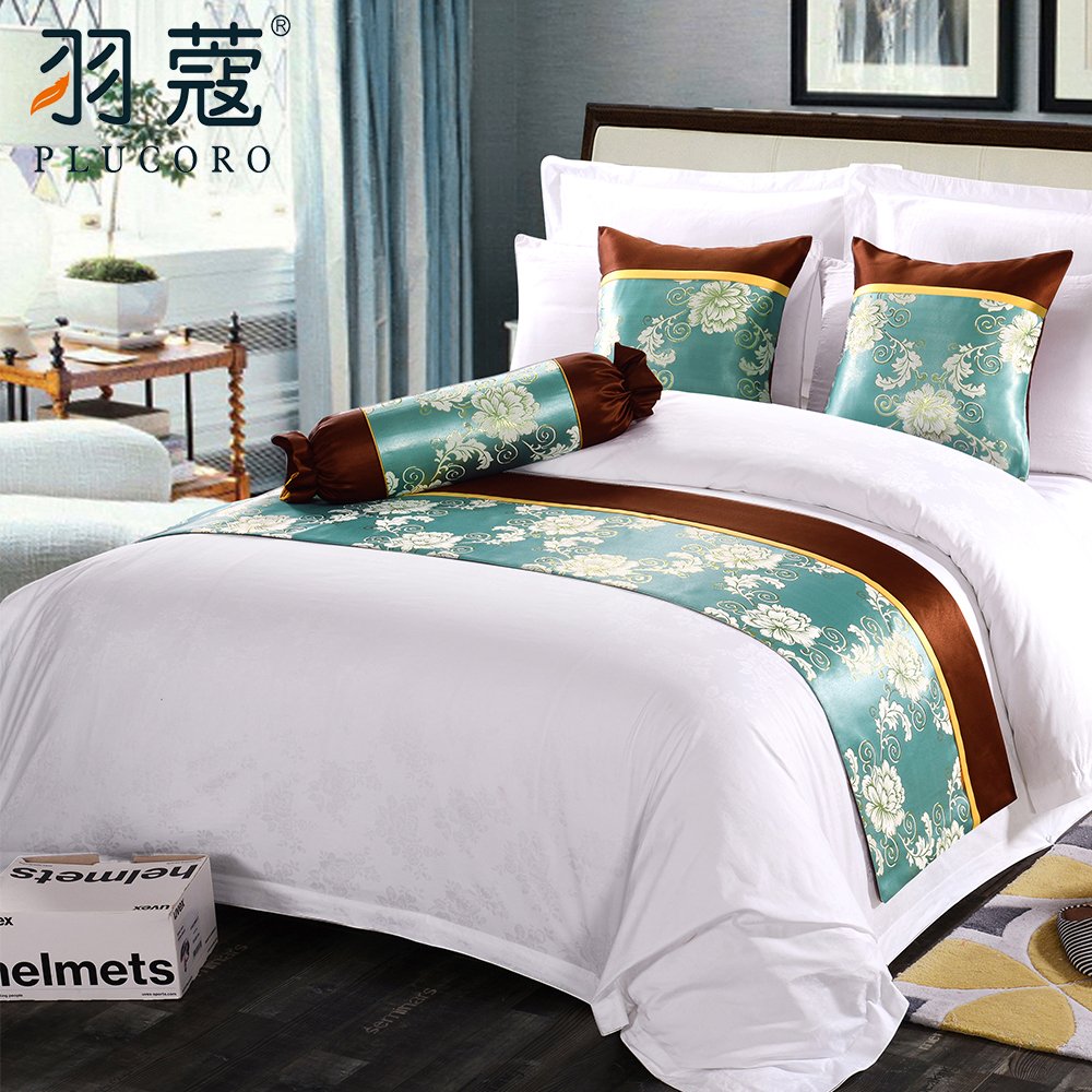 Customized Size Design Hotel Quilted Queen Size Bed Runners For Hotel Match Cushion