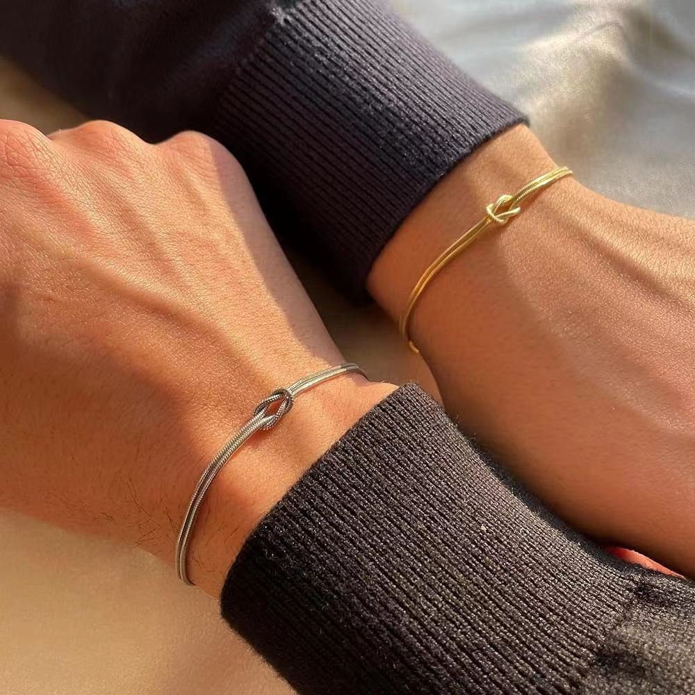Ladies' Gold Couple Matching 14K Gold Plated Love Knot Bracelet Exquisite Eternal Unlimited Bracelet
