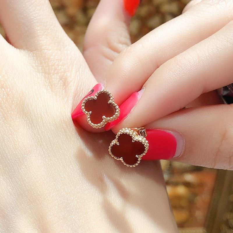Four-leaf stainless steel stud earrings niche design sense lightweight temperament everything matching ear accessories