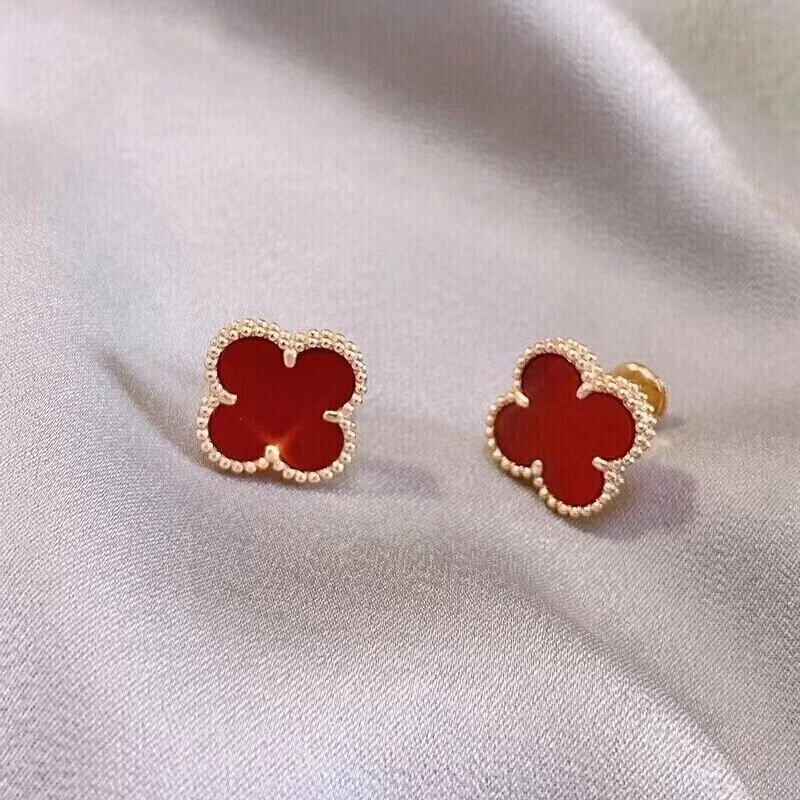 Four-leaf stainless steel stud earrings niche design sense lightweight temperament everything matching ear accessories