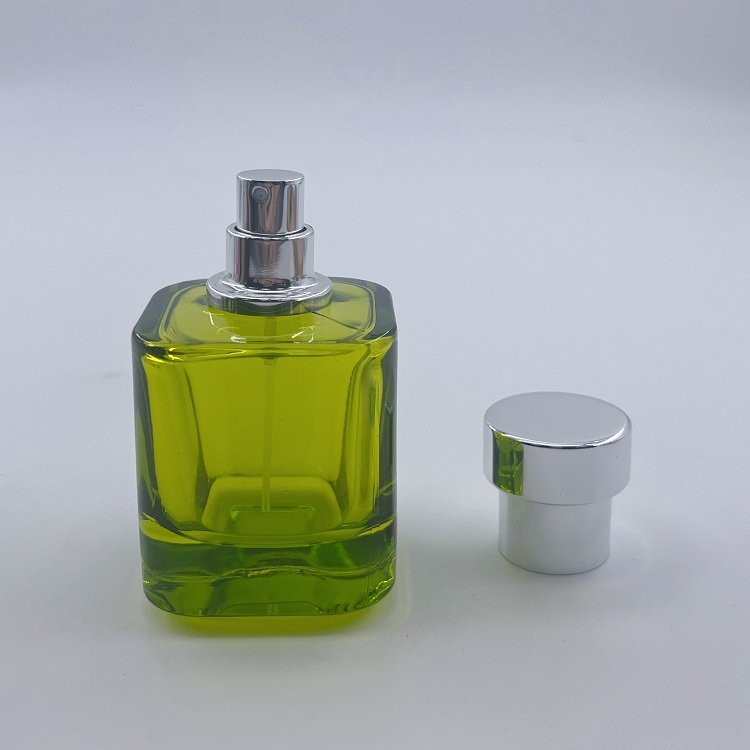 Hot sale refillable spraying green 50ml square glass Perfume bottle matching aluminium sprayer