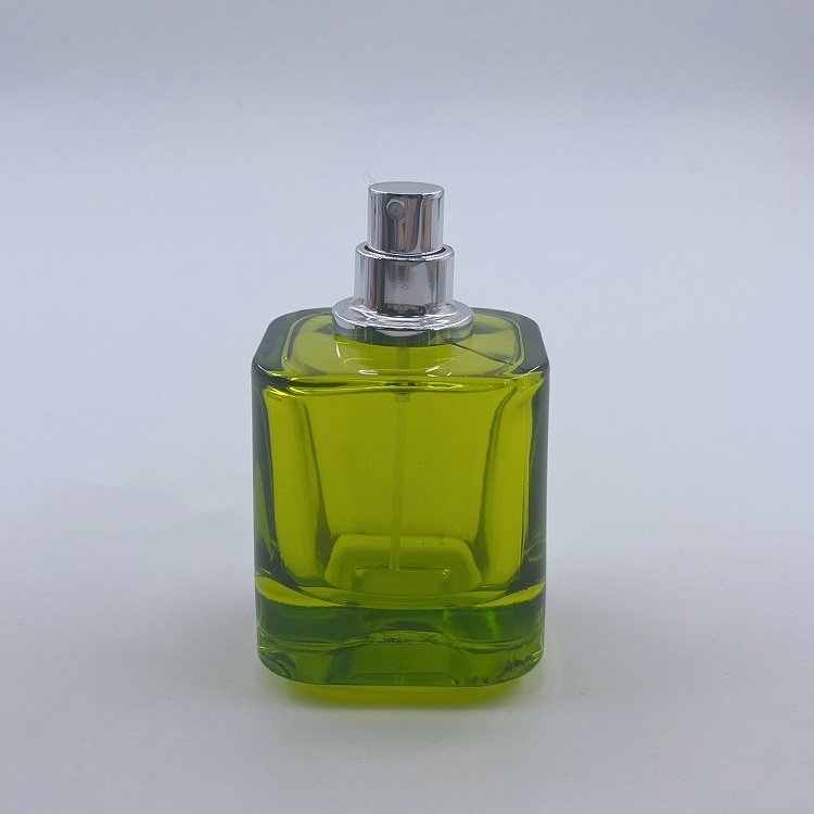 Hot sale refillable spraying green 50ml square glass Perfume bottle matching aluminium sprayer