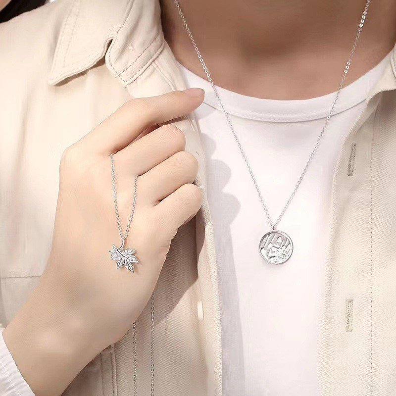 Romantic Maple Round Pendant Couple Necklace Romantic Prommise Matching Circle Pendant Maple Leaves Necklace