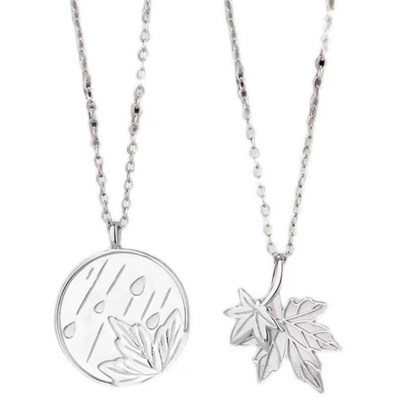 Romantic Maple Round Pendant Couple Necklace Romantic Prommise Matching Circle Pendant Maple Leaves Necklace