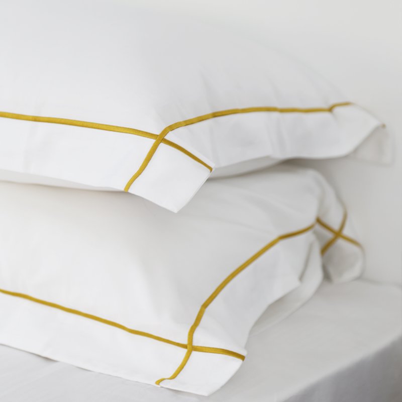 OEKO-Tex certified Gold embroidery King size luxury bed sheet sets 100% cotton white hotel bed linen fitted bed sheets set