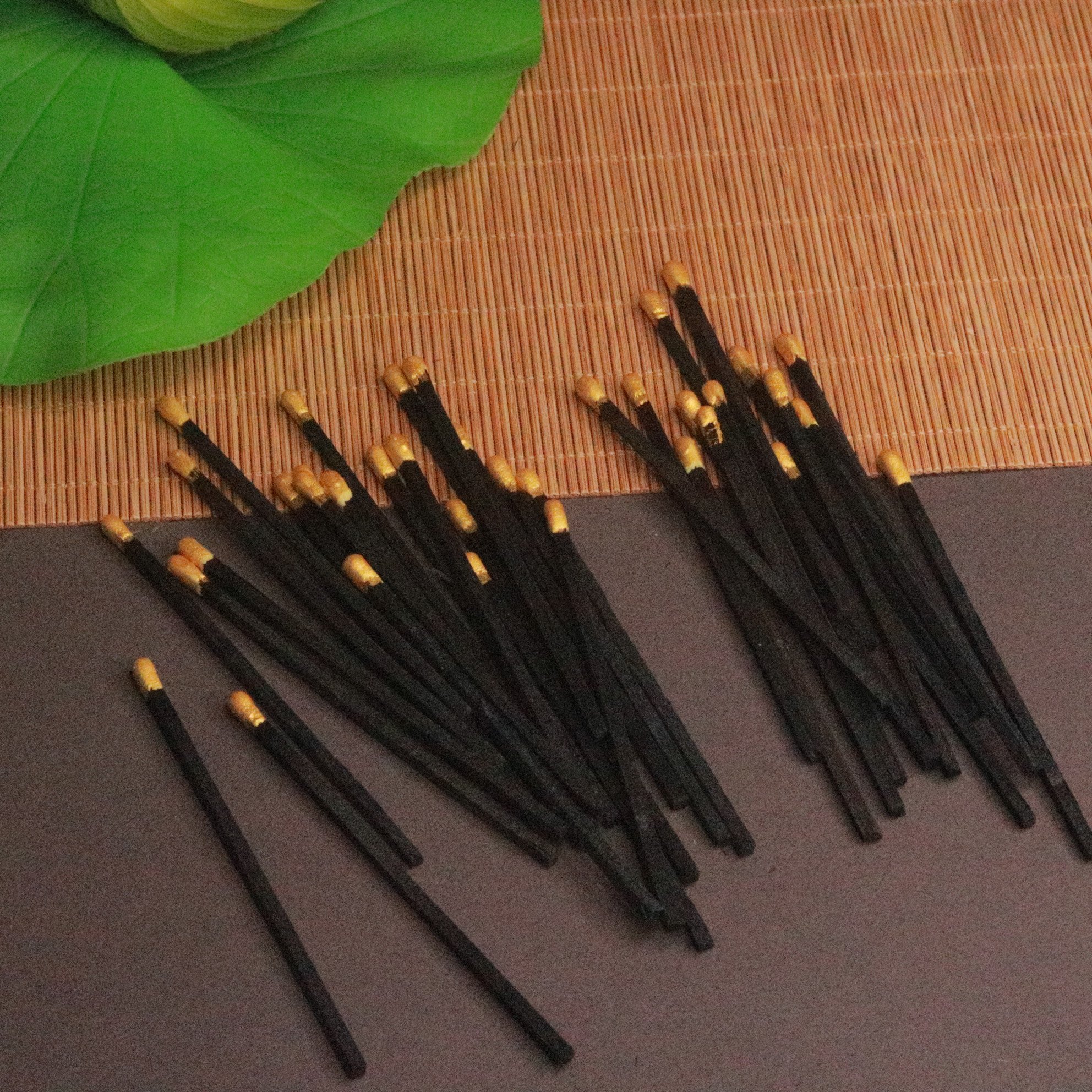 Extra long black wooden luxury golden bulk 4 inches matches Factory wholesale bulk matches in Black stick golden tip matches