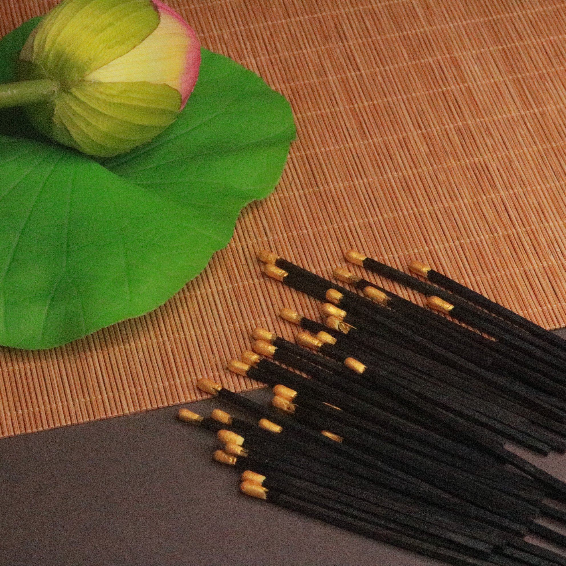 INS Factory wholesale bulk matches in Black stick golden tip matches extra long black wooden luxury golden bulk 4 inches matches