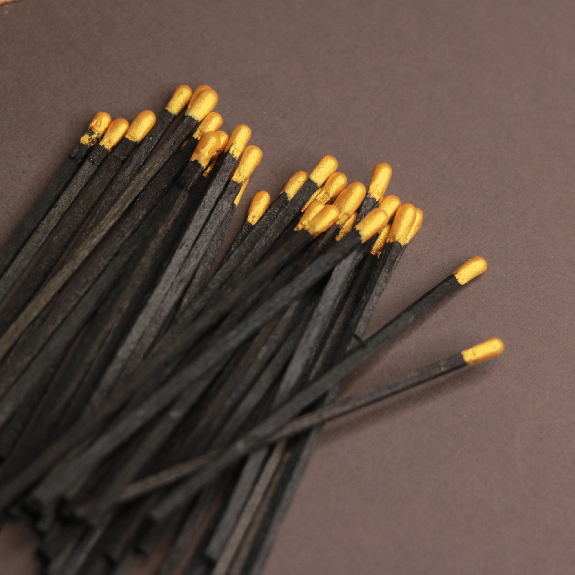INS Factory wholesale bulk matches in Black stick golden tip matches extra long black wooden luxury golden bulk 4 inches matches