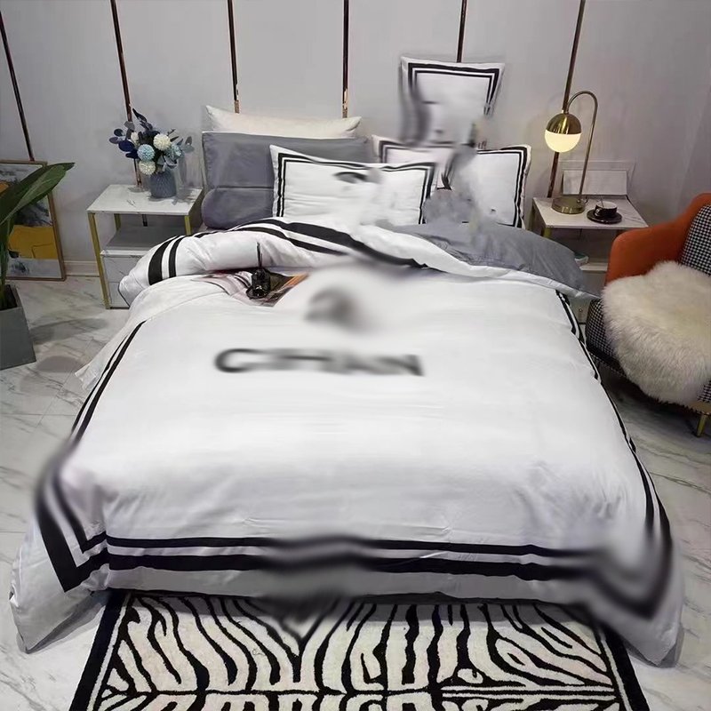 Customized Cotton 6pcs Designer Bedding Set with Matching Curtains