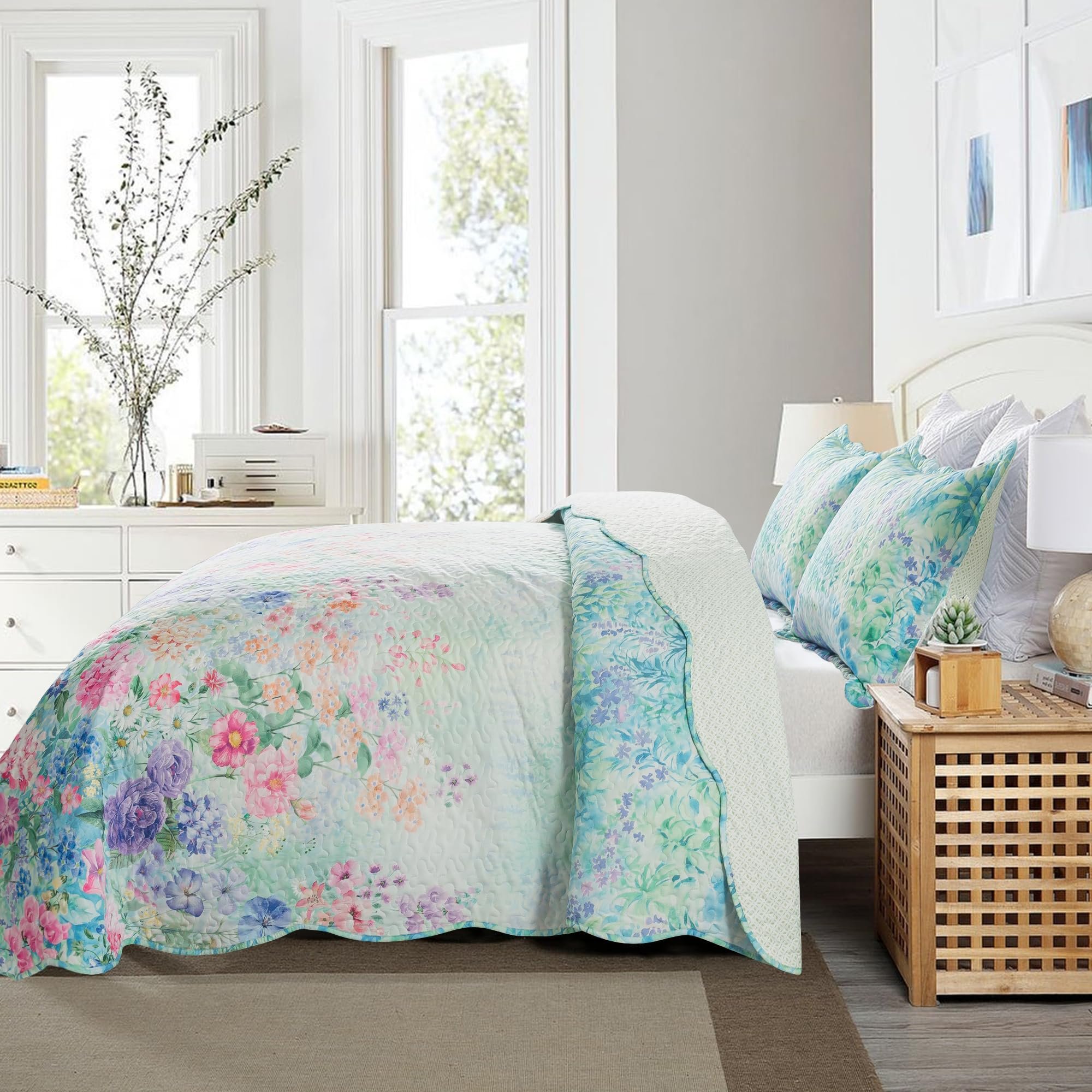 High Quality Ultrasonic Stitching Quilted Plain Bedspread Customized Patterns Polyester Fabric Quilt