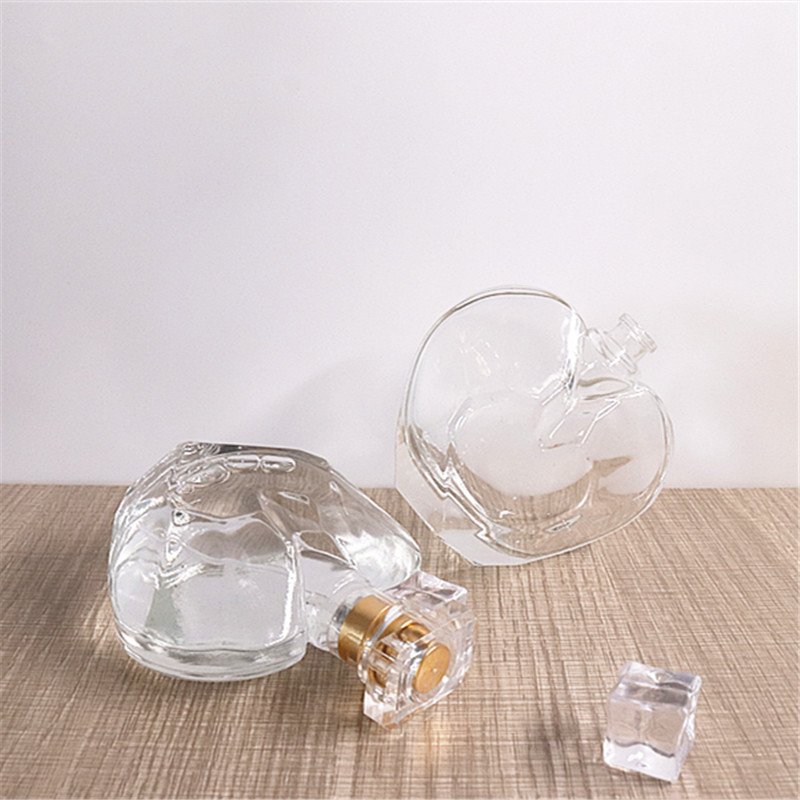 Heart Shaped 100ml Empty Clear Glass Perfume Spray Bottles With Gold Fine Mist Sprayer And Matching Cap