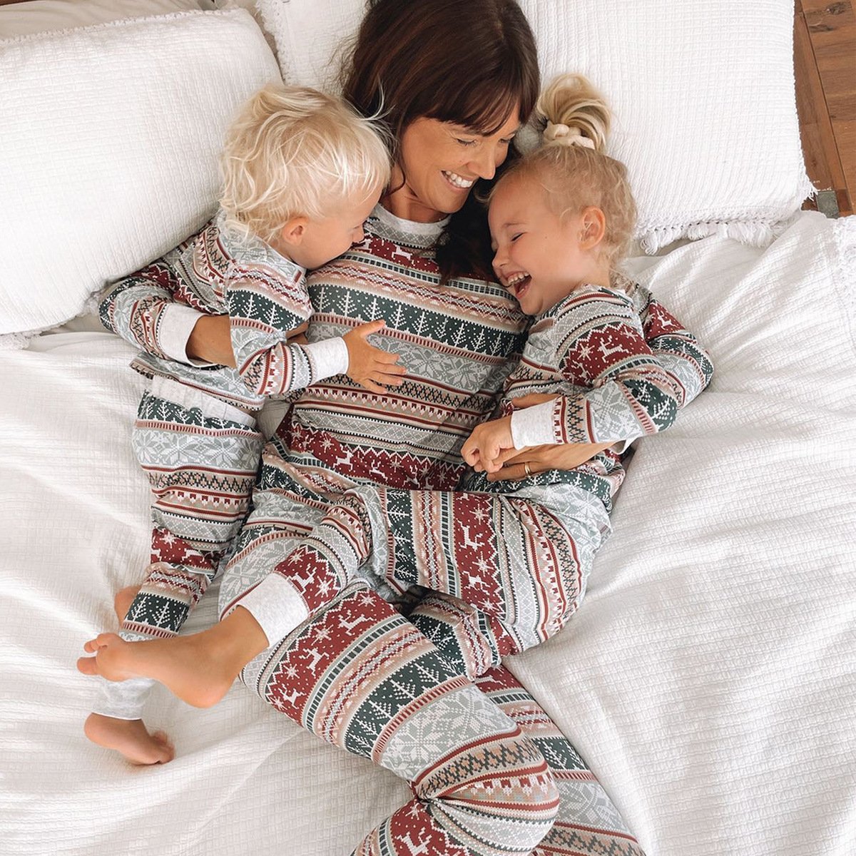 Custom Labels Santa Prints Pyjama Lounge Wear Parent-Children Sleepwear Outfit Family Matching Christmas Pajamas