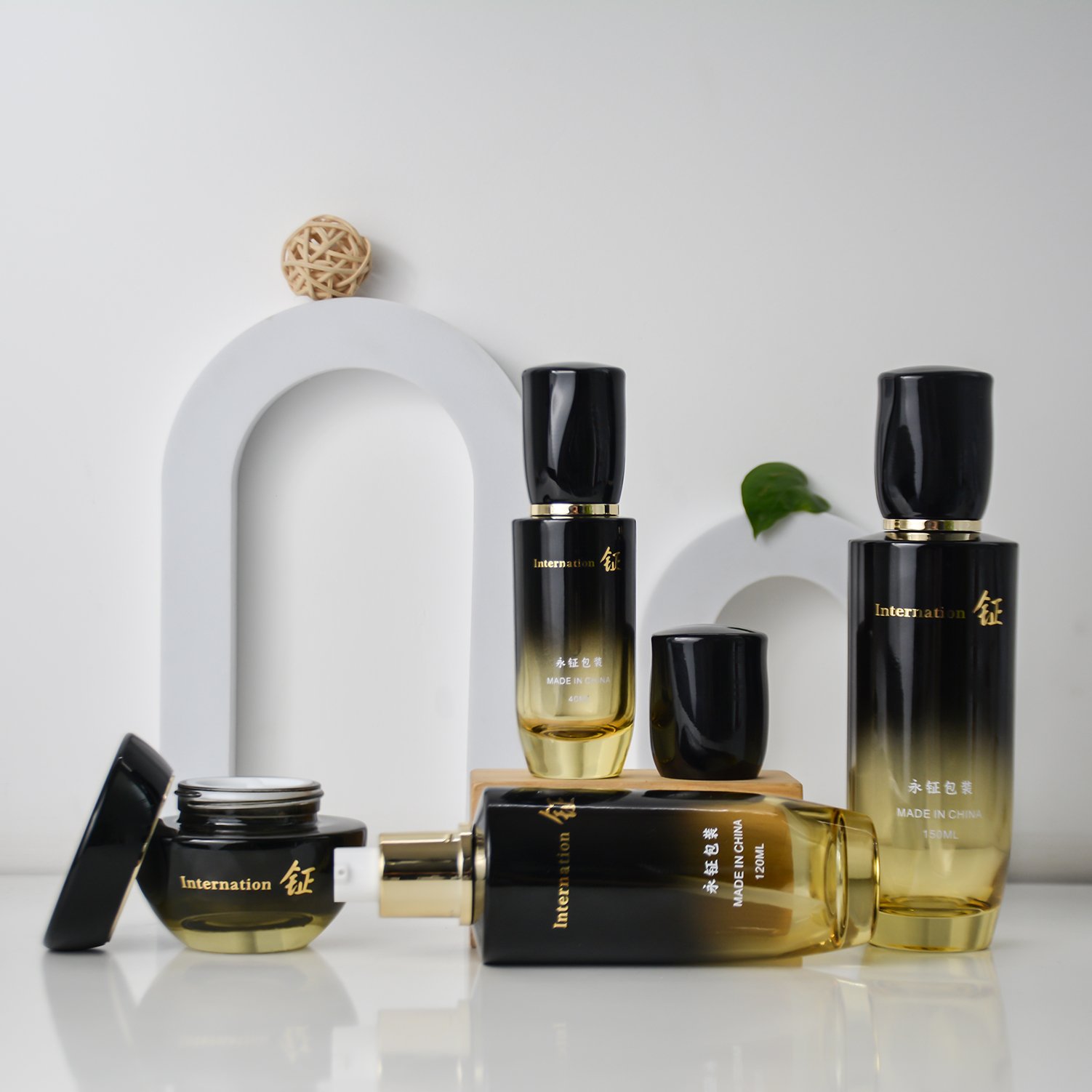 Hot Selling new 50g 40ml 100ml 120ml Premium Luxurious Round Gradient Black Glass Cosmetic Container with Matching Lid