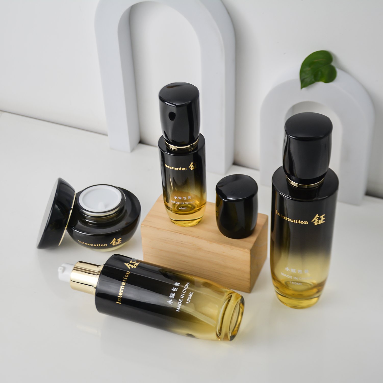 Hot Selling new 50g 40ml 100ml 120ml Premium Luxurious Round Gradient Black Glass Cosmetic Container with Matching Lid