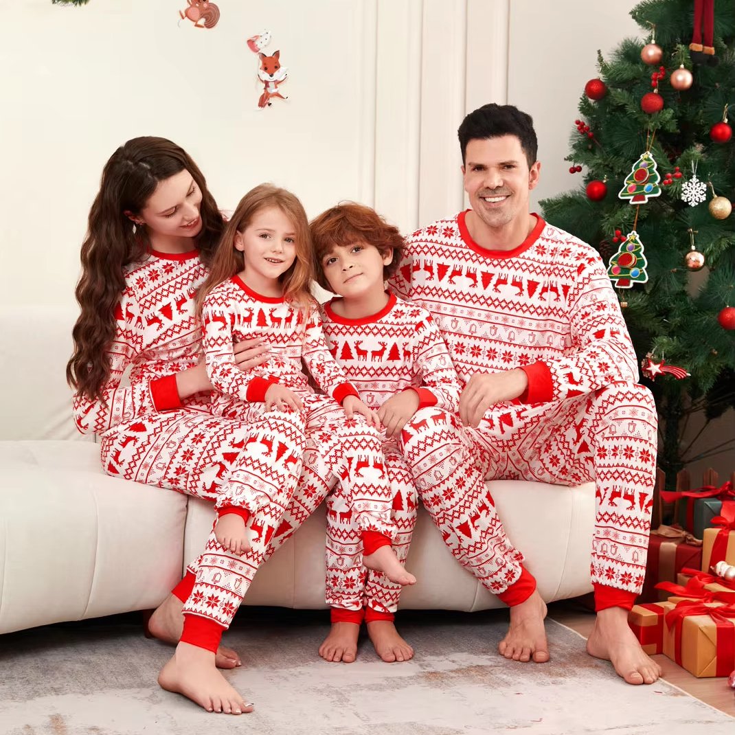 Hot selling Christmas Family Matching Outfits Cartoon Printed Pajamas Set Xmas Pajama Family Sleepwear Set For Winter