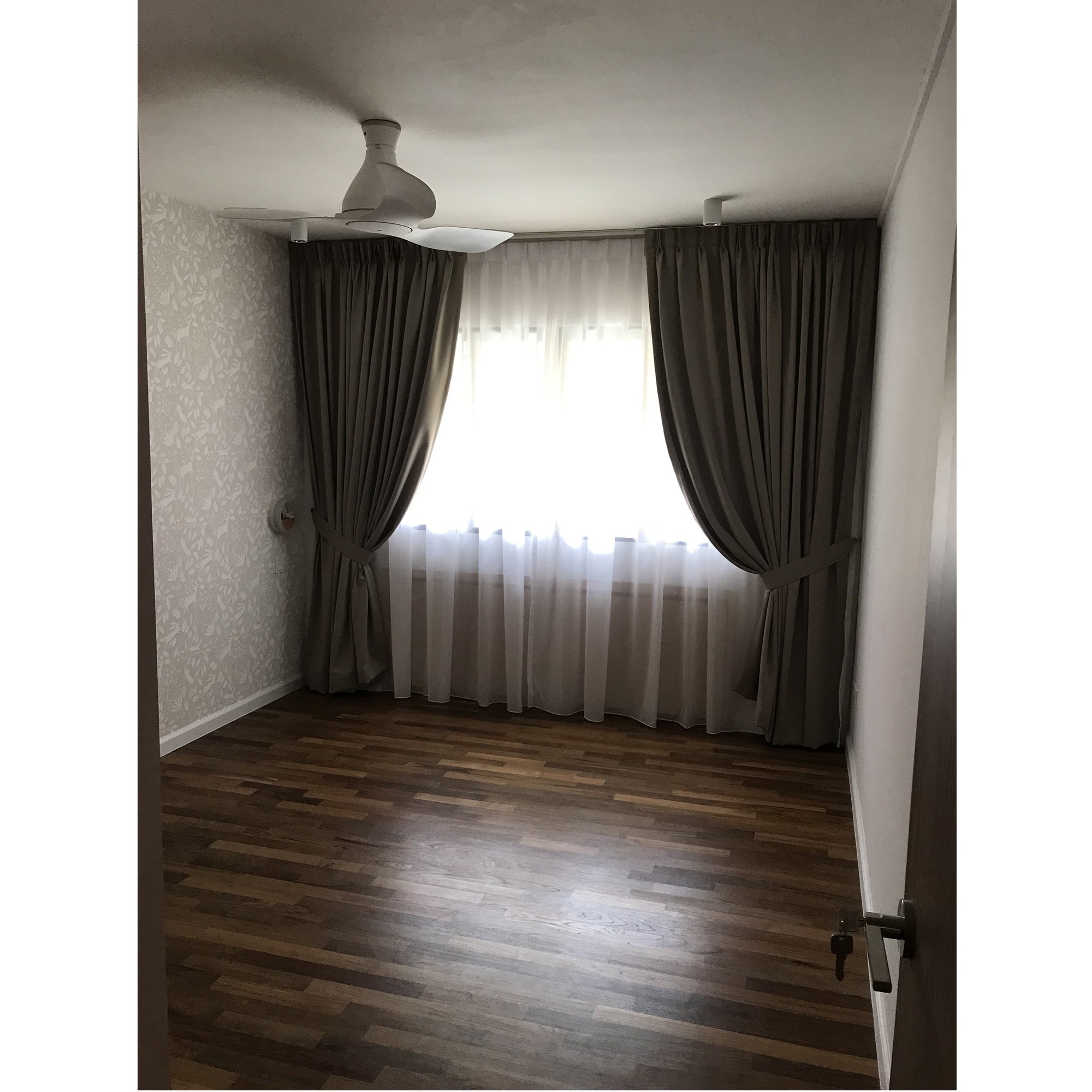 Traditional Style Ceiling Installation Flat Window Decoration Offices Living Dinning Bedrooms Blackout Curtains From Singapore