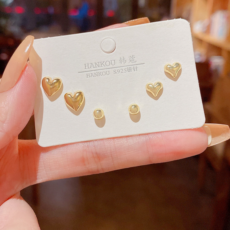 New Simple Love Heart Stud Earrings Exquisite Trendy Small Gold Earrings Temperament All-match Women's Earrings