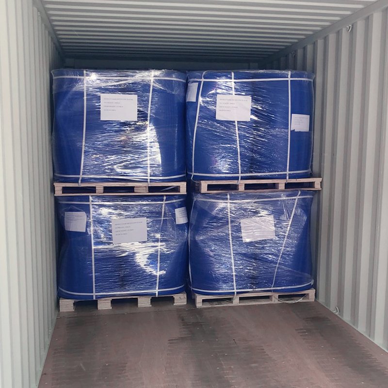 Factory supply wholesale 100% pure Organic cedar wood essential oil bulk sale CAS 8000-27-9