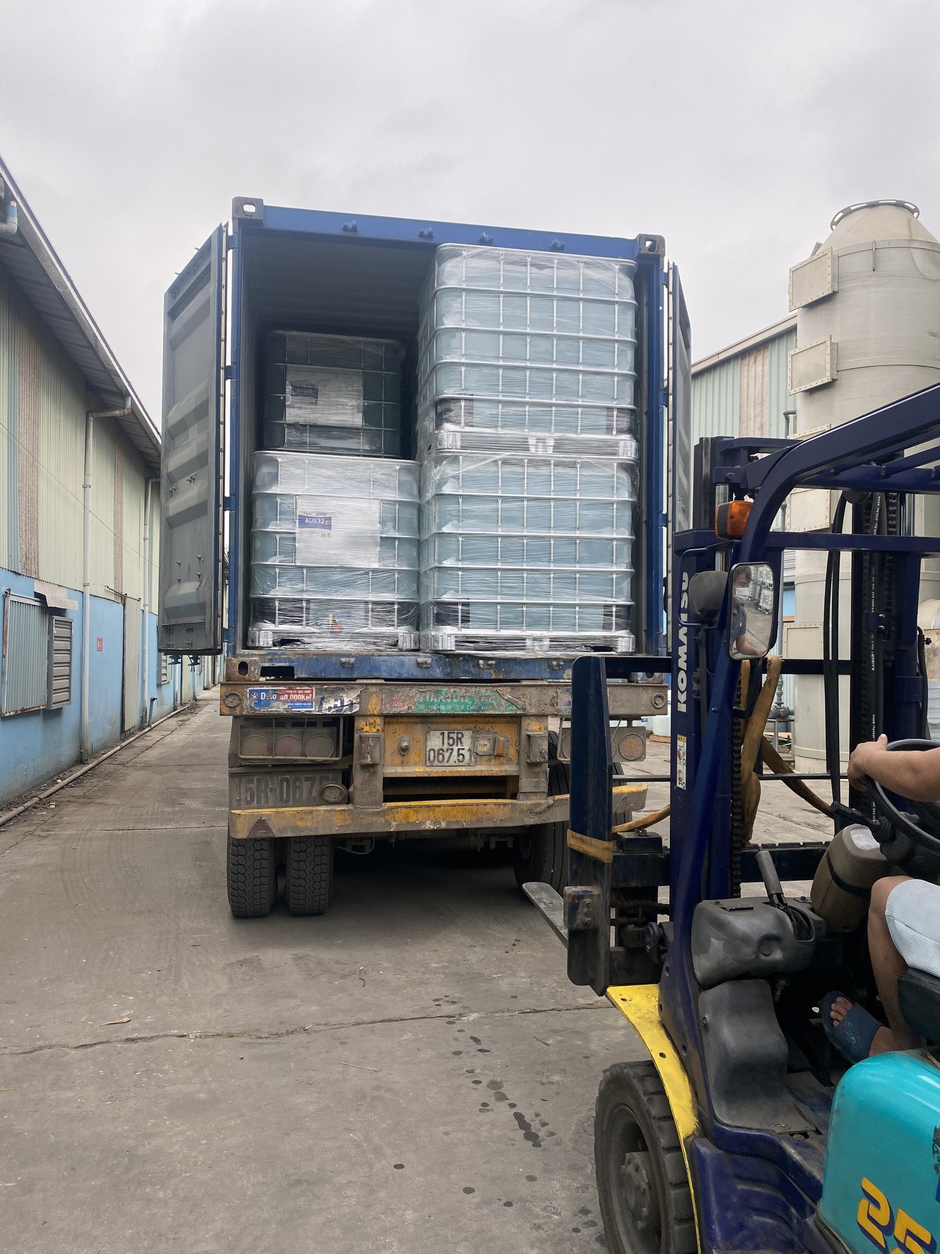 Factory price Liquid Urea fertilizer high nitrogen water soluble urea fertilizer high quality made in Vietnam
