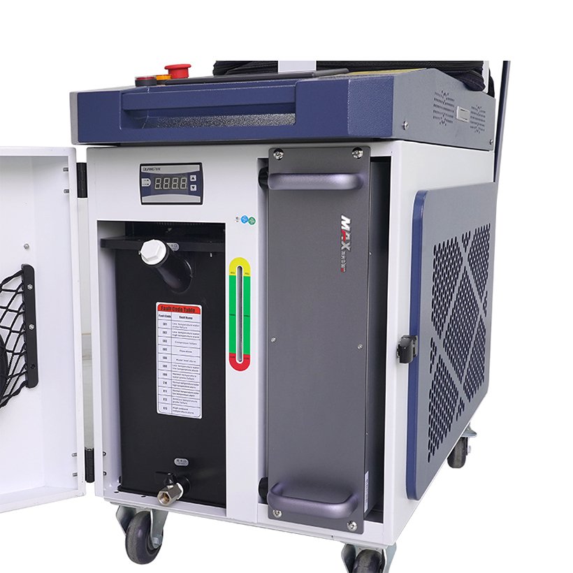 Factory Price laser cleaner 2000w laser rust removal water cool portable laser machine wood cleaning For Oil Stain Rust Coating