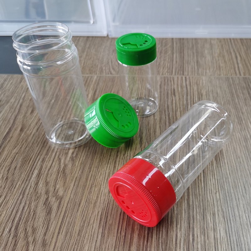 Wholesale Kitchen Clear Spice Containers Shaker Seasoning Plastic Spice Jars Bottles 100ml 200ml With Lids