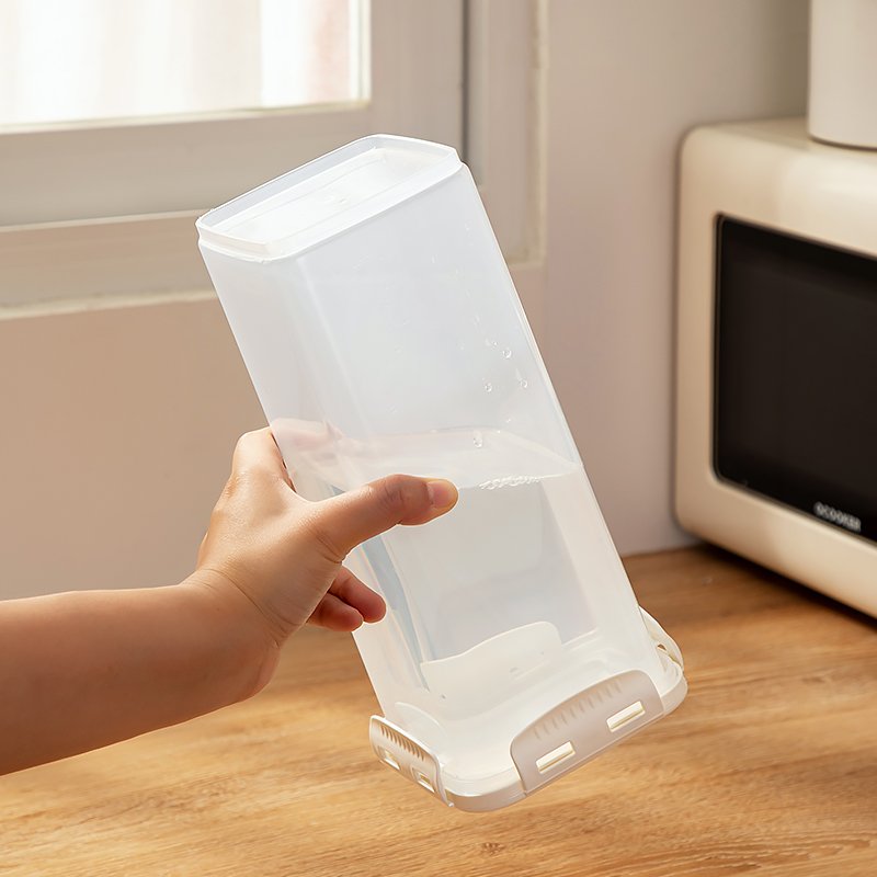 Modern 1700ml Stackable Kitchen Plastic Containers with Lids Sealed Food Storage Box