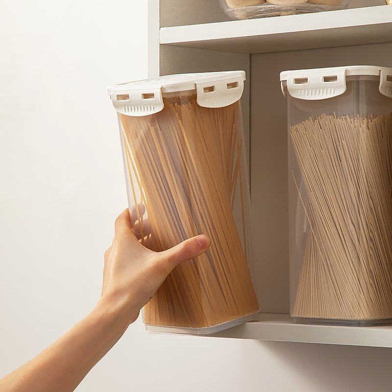 Modern 1700ml Stackable Kitchen Plastic Containers with Lids Sealed Food Storage Box