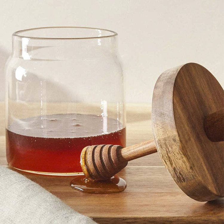Beautiful Custom Wedding Favors Wood Lid 500ml 16oz Food Jam Honey Glass Storage Container Pot Bottle Jar with Wooden Dipper
