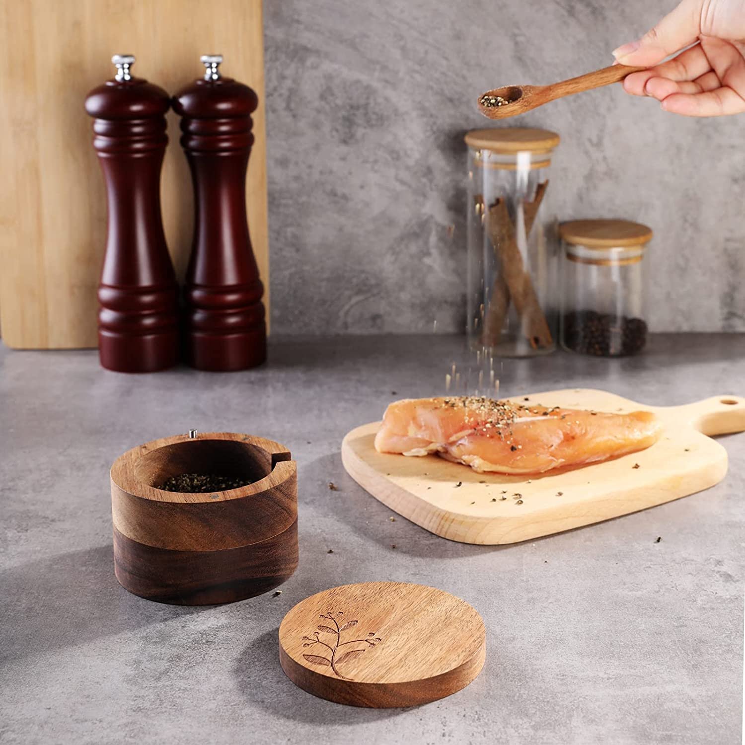 Round Shaped Wood Salt Pot Plain Totally Bamboo Salt or Spice Box Kitchen Storage Box with Lid