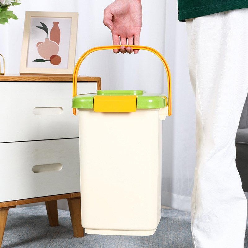 Pet Food Storage Bucket 35L Large Capacity Moistureproof Sealed Metal Pet Food Bucket With Scoop