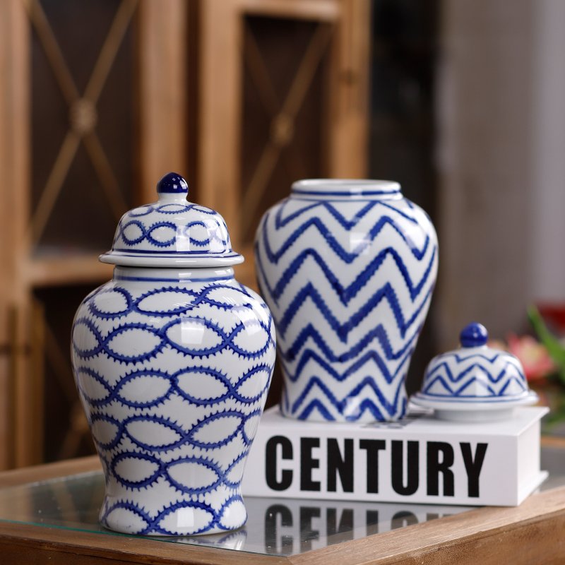Redeco Popular Design Hand-Painted Jewelry Box Blue and White Ceramic Vase With Lids Ceramic Storage Jar For Gifts Home Decor