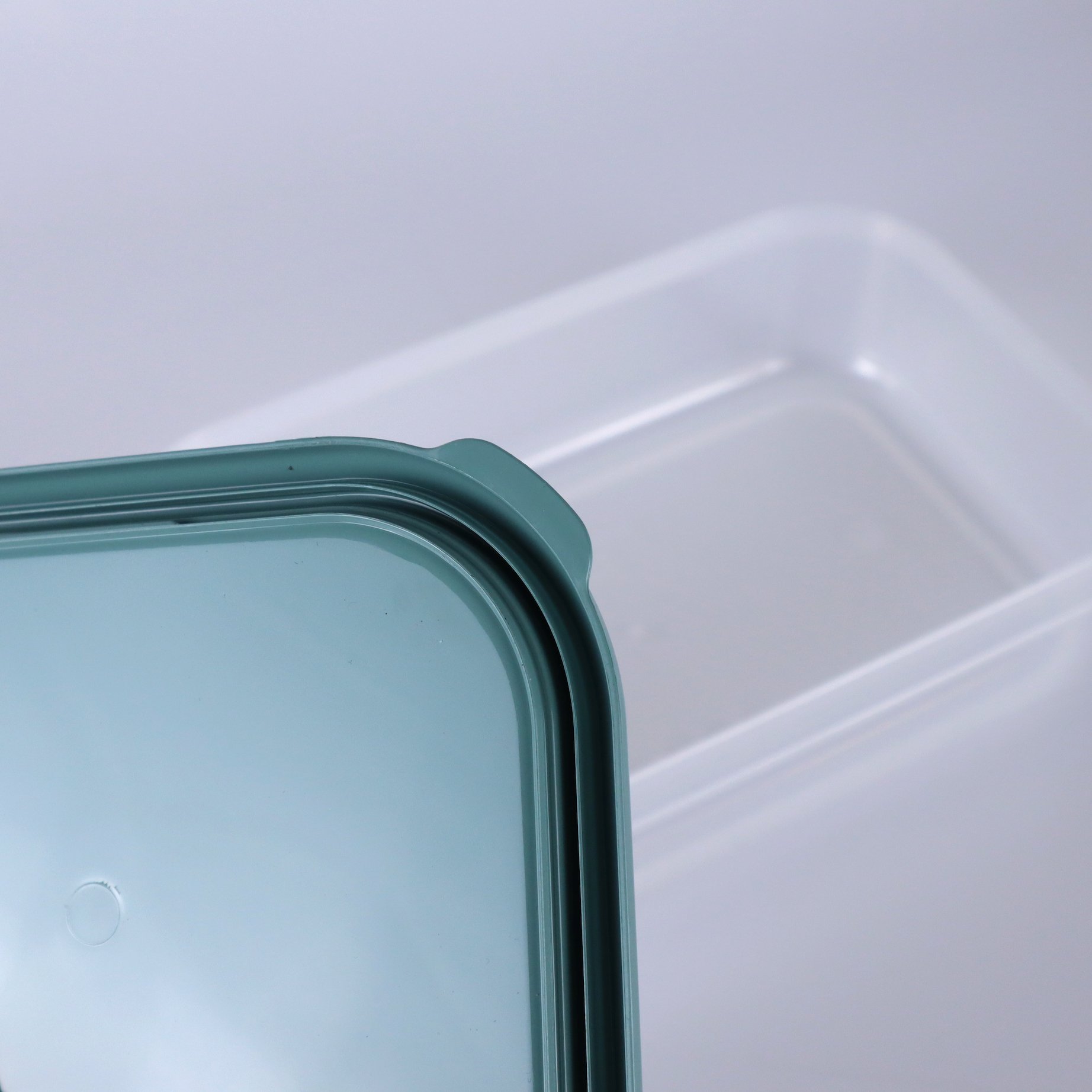 9045 Classic Style Rectangle Plastic Food Storage Container 2,250 ML Microwavable Foldable for Lunch Kitchen Use