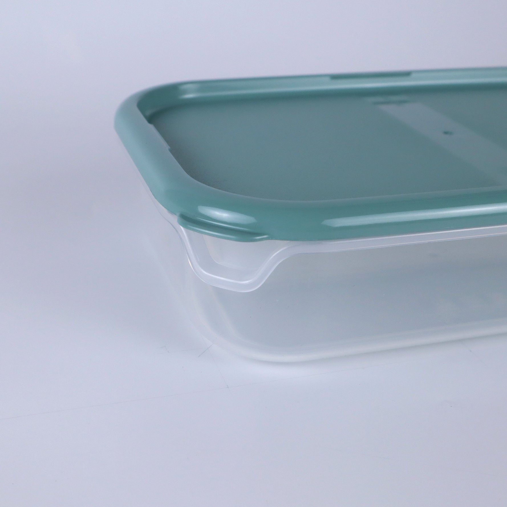 9045 Classic Style Rectangle Plastic Food Storage Container 2,250 ML Microwavable Foldable for Lunch Kitchen Use