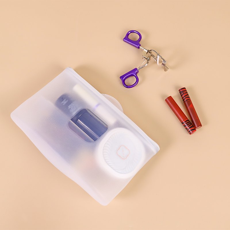 New fashion OEM/ODM custom 750ml 1500ml stand up pouch Large Capacity silicone reusable Makeup Cosmetic storage bags