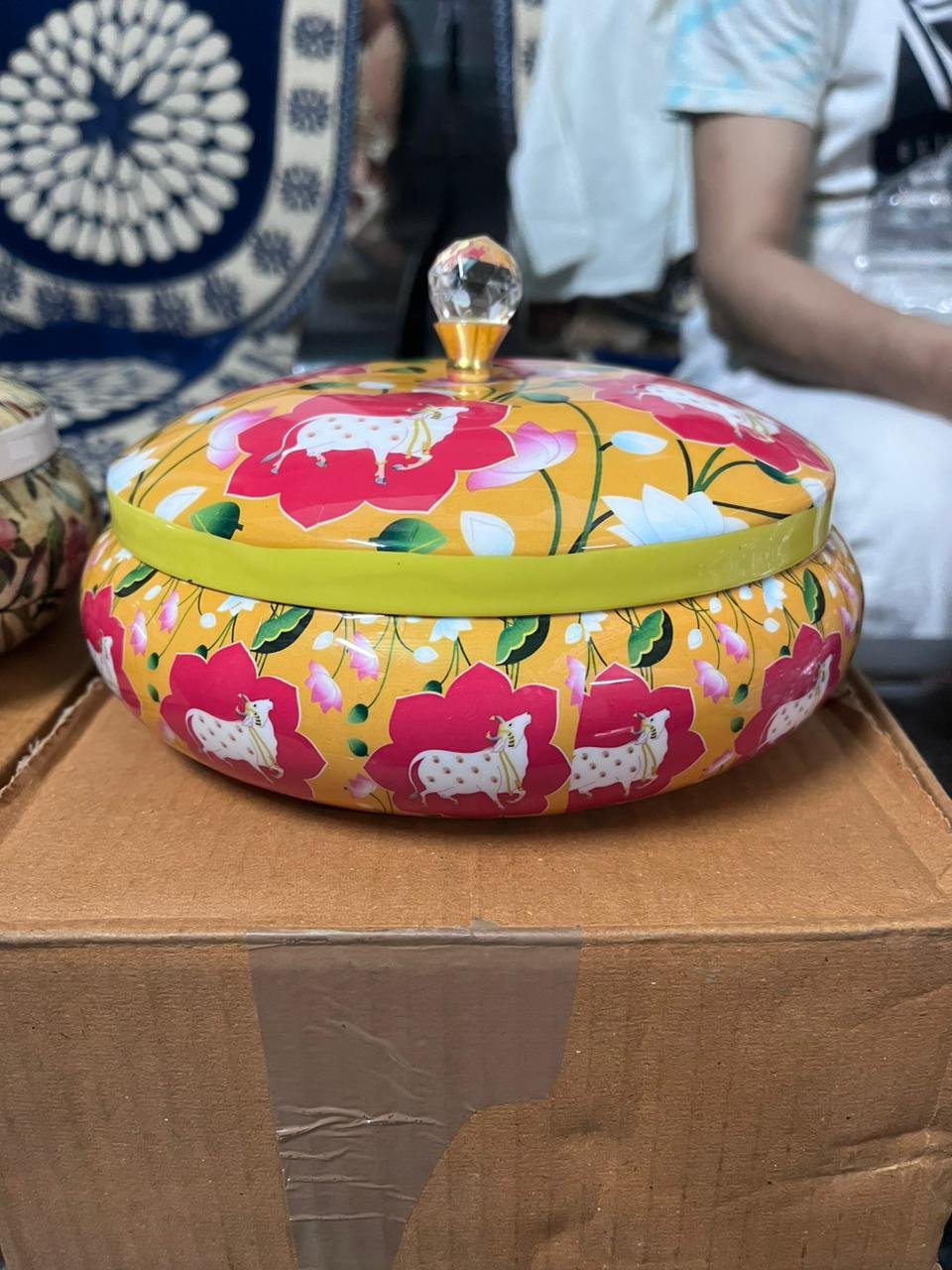 metal containers with indian cow theme patterns ideal for food storage and suitable for resale by home decoration