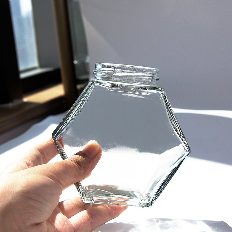 Wholesale Hexagonal Glass Container Storage Honey Bottle Jars For Honey Metal Lid Food Storage Bottle Glass Honey Pot