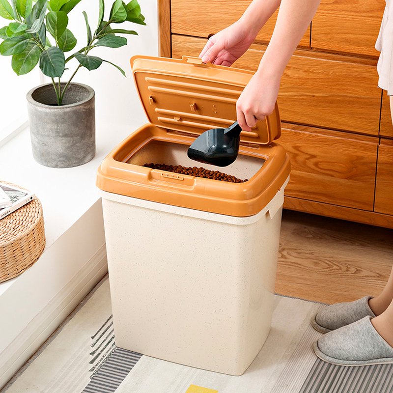 15KG Eco-friendly Square Pattern Pet Food Storage Container PP Material with Lid Plastic Storage Bins & Boxes for Cat and Dog