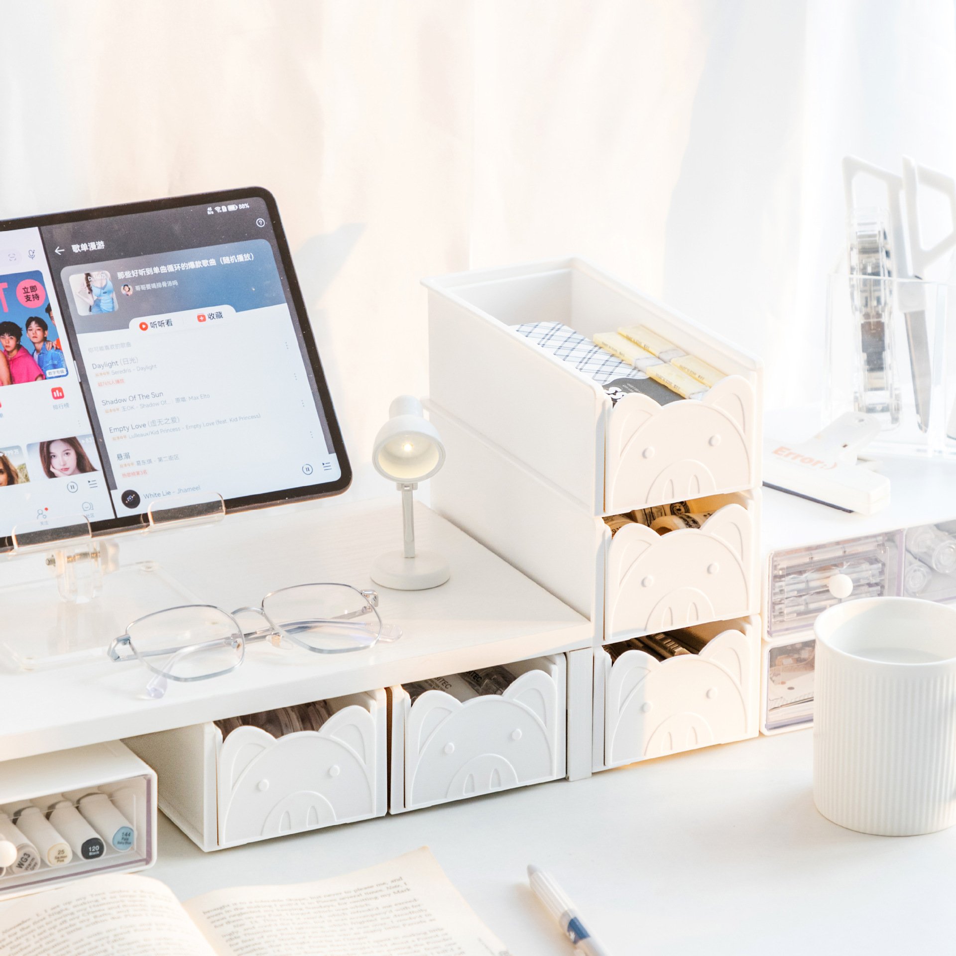 Cartoon pig can be superimposed office desktop storage box, drawer type stationery organizer box