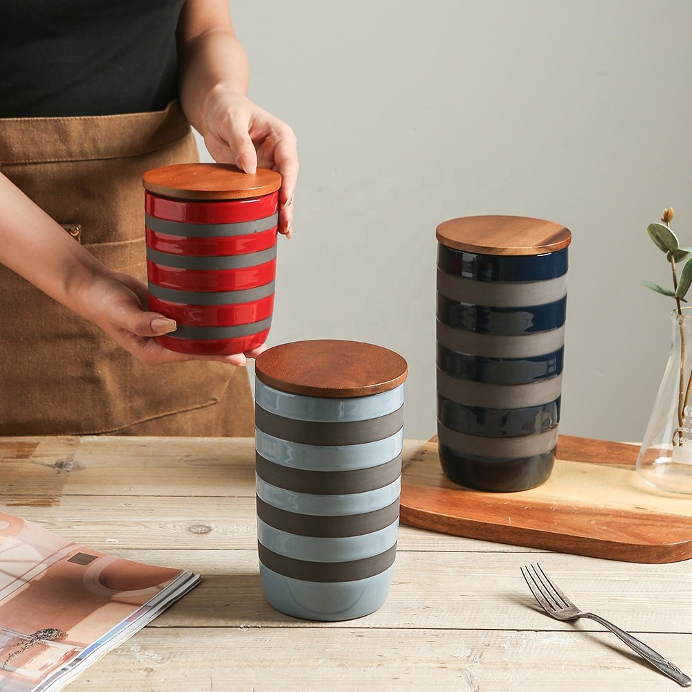 Custom cheap china wholesale kitchen spice food gift porcelain storage containers bottles ceramic jar with wooden lid
