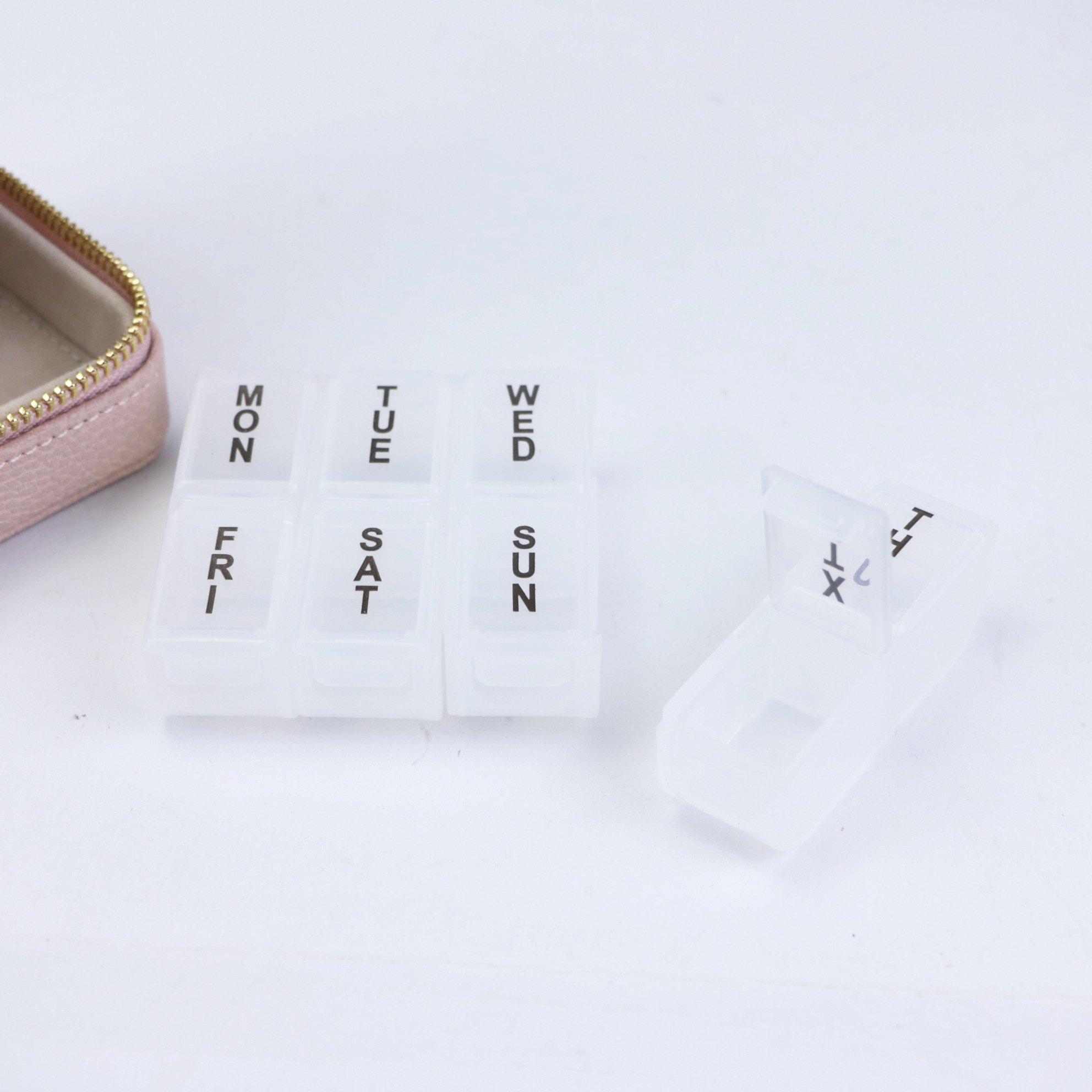 Raytop Leather Pill Box Travel Pill Storage Case Leather Pill Box