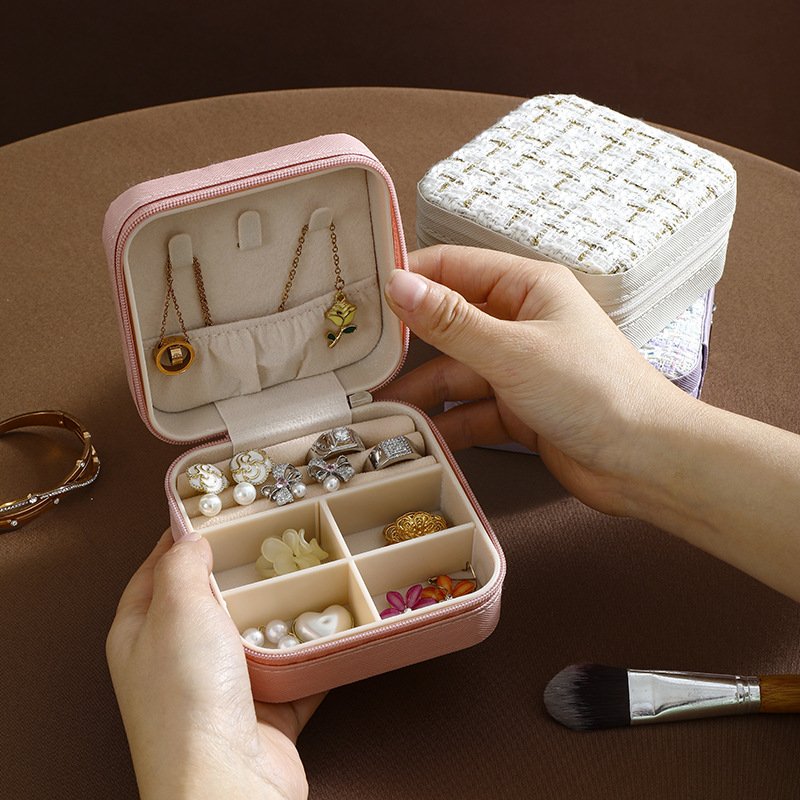 Pu leather and fabric jewelry storage box Simple storage Travel portable jewelry storage box Earrings ring jewelry case