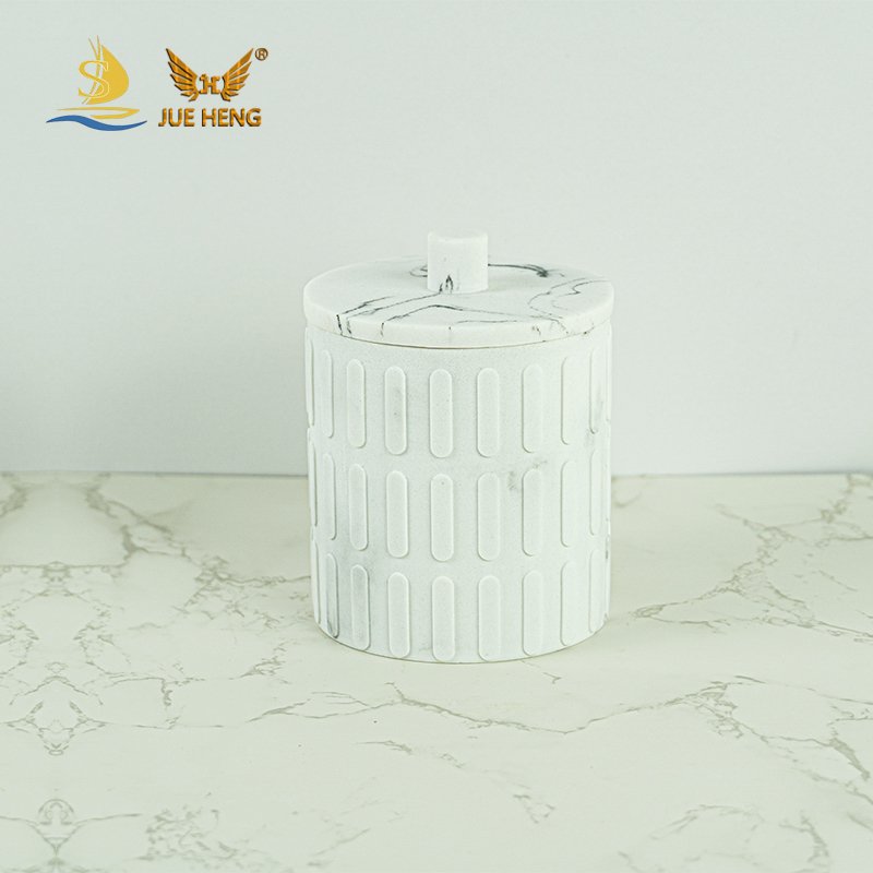 Wholesale Fashion Restaurant Home Decorations white resin and ceramic storage Jar With wood Lid For Kitchen or Bathroom