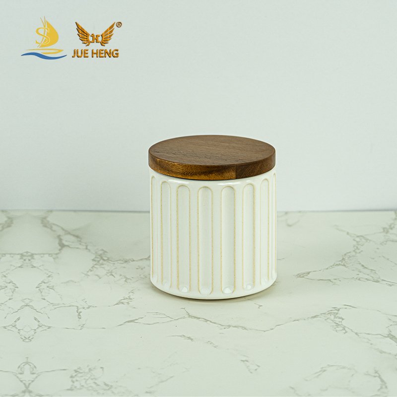 Wholesale Fashion Restaurant Home Decorations white resin and ceramic storage Jar With wood Lid For Kitchen or Bathroom