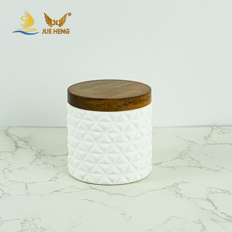 Wholesale Fashion Restaurant Home Decorations white resin and ceramic storage Jar With wood Lid For Kitchen or Bathroom