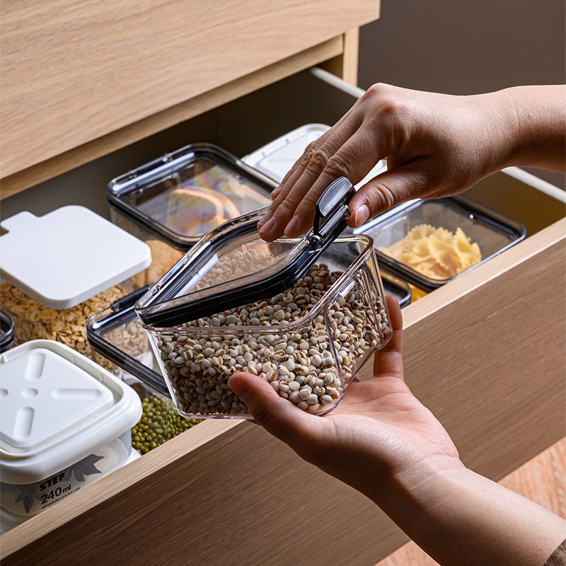 Different Capacity Plastic Sealed Cans Kitchen Storage Box Transparent Food Container