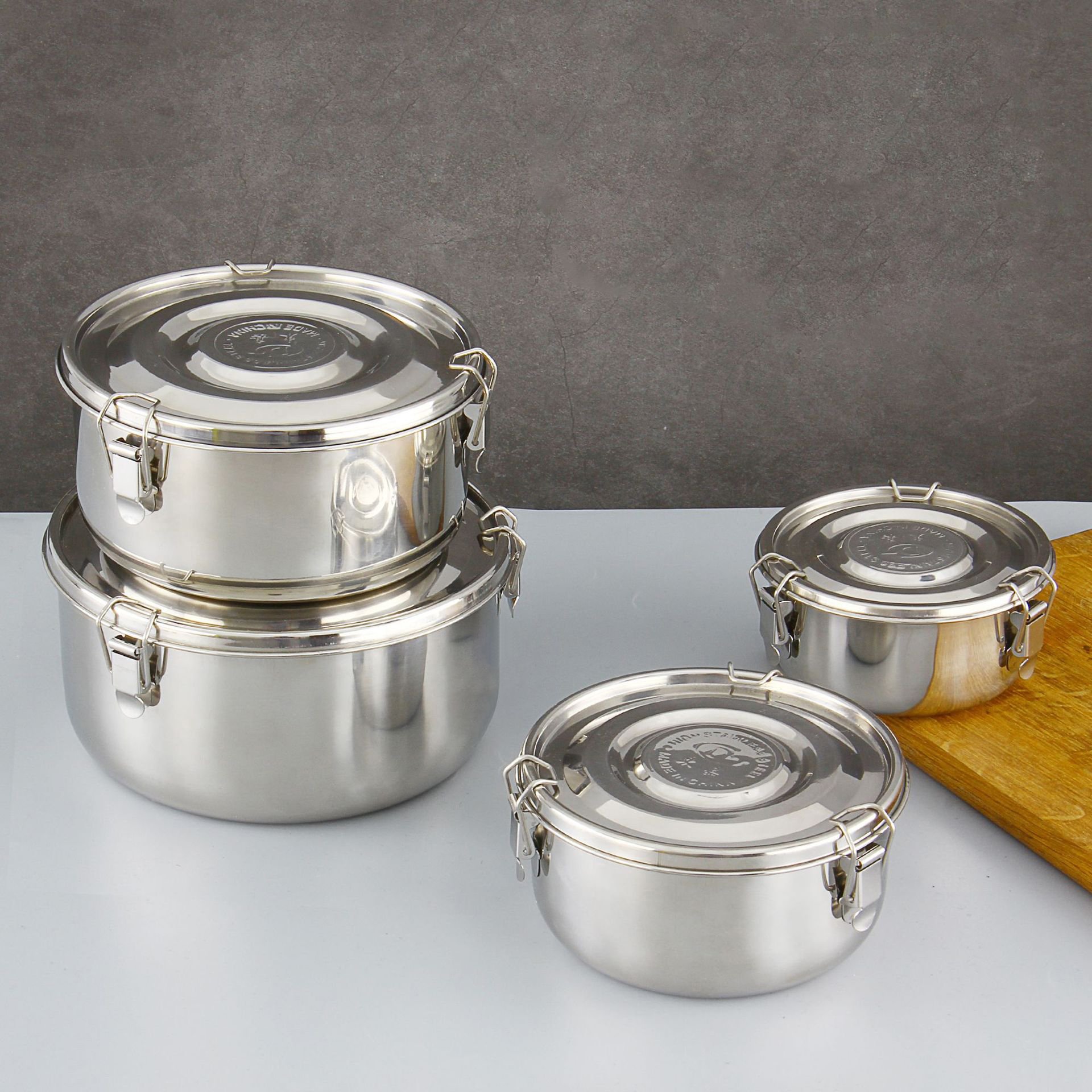 Hot selling in the Middle East Stainless Steel Lunch Box Round Food Bowl Leakproof Metal Camping Lunch Boxes